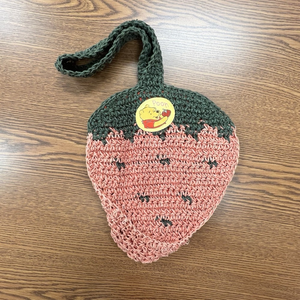 Vintage Disney Store Winnie the Pooh Strawberry Woven Straw Bag Purse Tote RARE